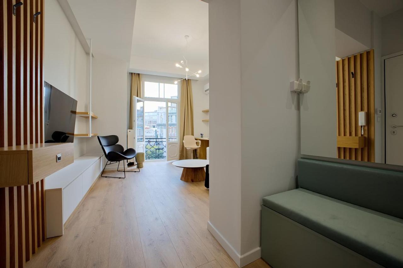 A.g.a.i.n Downtown Premium Apartment